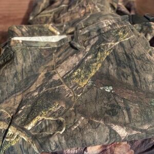 Men’s 6 xl camo pants and long sleeve shirt